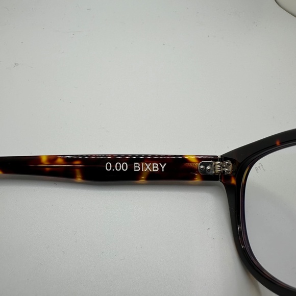 Elegant Tortoise Shell Women's Glasses - Picture 4 of 11